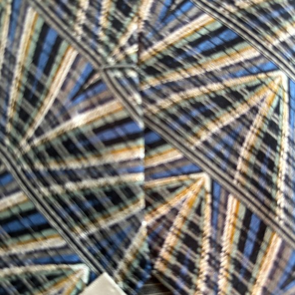 Jhane Barnes Vintage Silk Geometrical pattern tie - Picture 7 of 8